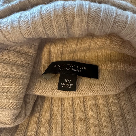 Ann Taylor Colorblock Turtleck 100% Cashmere Sweater | Size XS - Picture 5 of 7
